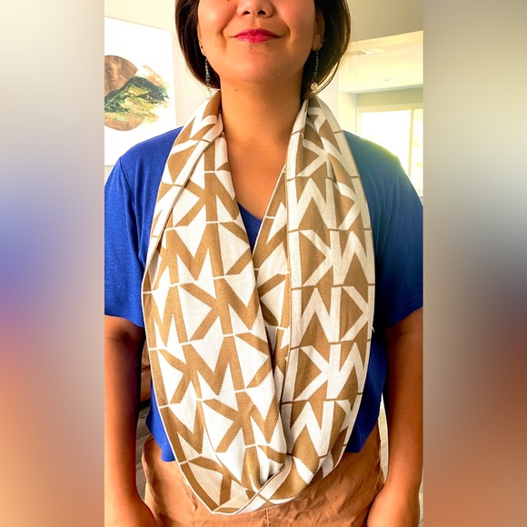 NWOT Michael Kors Unisex Infinity Scarf in Tan & Cream - Picture 1 of 8